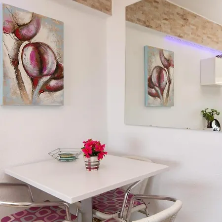 Santa Maria 102 - One Bed *