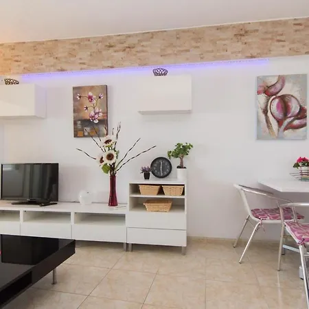 Santa Maria 102 - One Bed