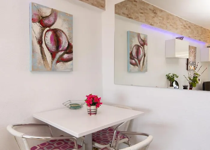 Santa Maria 102 - One Bed *